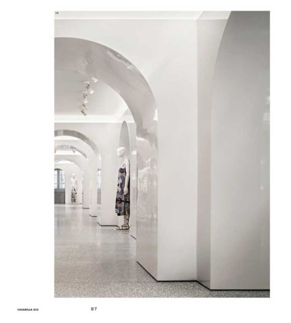 web-2014-valentino-roma-with-dca-2CB3D19BA-D3DE-B239-3CD9-E805933B42CC.jpg